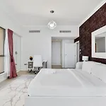 Bright And Spacious 2Br With Pool And Gym Access