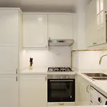 Livbnb-Radiant, Upgraded 1B Unit In District 14, Jvc