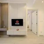 Livbnb-Radiant, Upgraded 1B Unit In District 14, Jvc