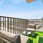 Guestready - Modern Studio With Balcony In Dubai