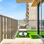 Guestready - Modern Studio With Balcony In Dubai