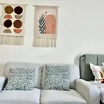 Homes2Retreat - Elegant Studio In Jvc, Dubai