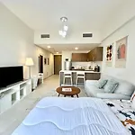 Homes2Retreat - Elegant Studio In Jvc, Dubai