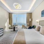 Iconic Views At The Palm Tower Suite Vista Oases