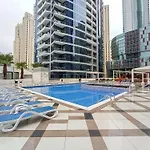 Chic Marina-View Studio In Bay Central Marina