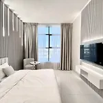 Al Manara Premium Luxe Sheikh Zayed View Studio