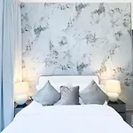 Luxury 2Br In Merano Tower & Stunning Canal Views