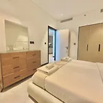 Vserve - 1 Bedroom Escape With City Views & Canal Vibes