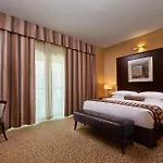 Time Oak Hotel & Suites