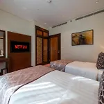 5 Star 2Br W & Infinity Pool Full Canal & Burj Views