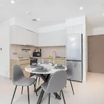 Amazing Downtown Dubai 1 Bed Apartment For 2
