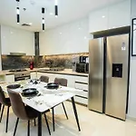 Luxury 1Br In Nobles Tower Business Bay