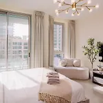 Sophisticated Studio In The Heart Of Dubai, Walk From Burj