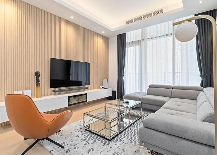 Elegant Apartment Amidst Vibrant Area With Balcony