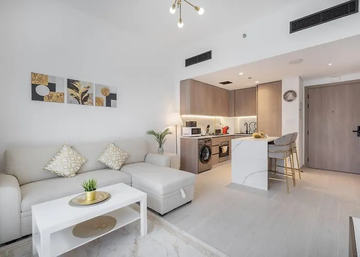 Brand New Listing & Studio City & Czechin