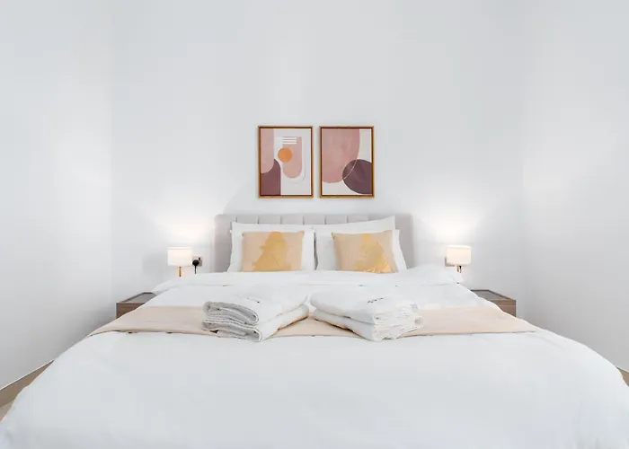 Modern 2Br At Liv Residence