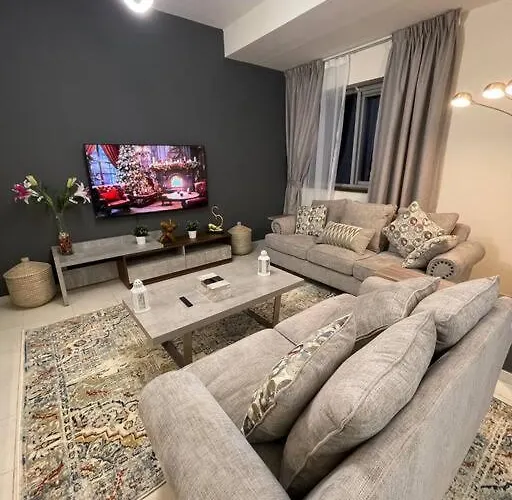 Cozy 3Br Apartment With Maid\'S Room