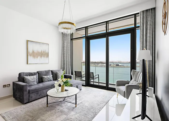 Seaside Serenity: 1-Br Apartment With Beach Access