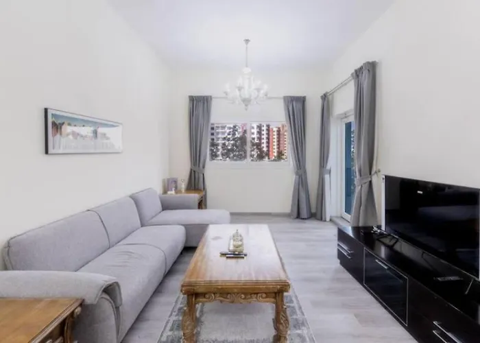 1 Bed Modern In Axis Residence 8