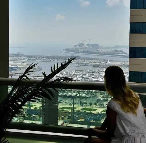 Luxurious Retreat With Stunning Marina & Palm View