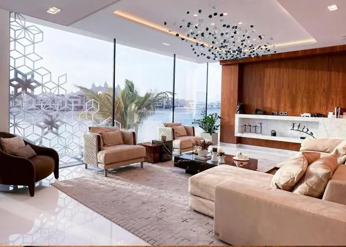 World Class Luxurious 6 Bdr Villa In Palm Jumeriah