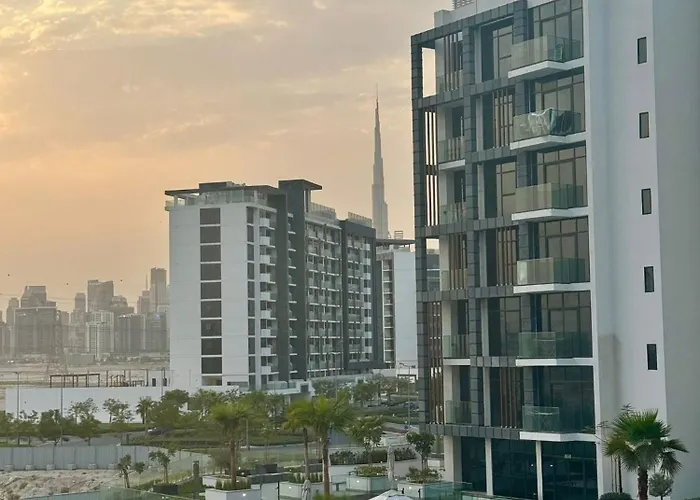 Charming Studio With Burj Khalifa View In Azizi12