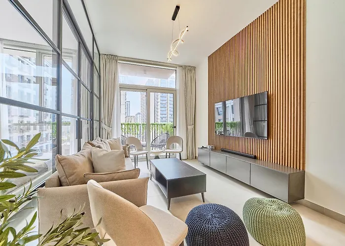 Elegant 2Br Living Steps From Dubai Hills Park