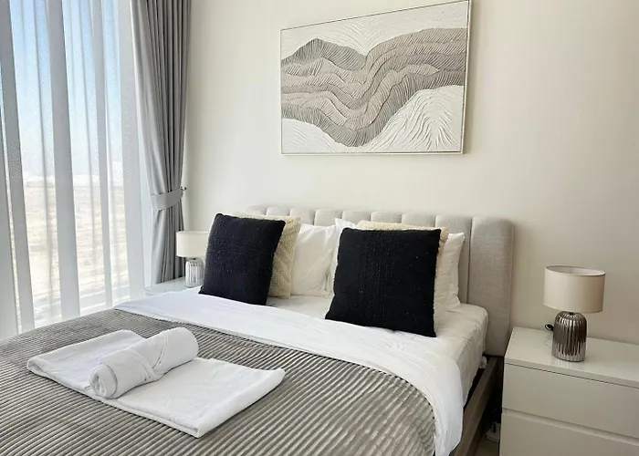 Sleek 1 Bedroom Apartment Urban Escape In Jvc