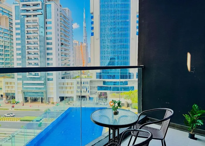 Breathtaking Burj & Pool View Apt In Downtown