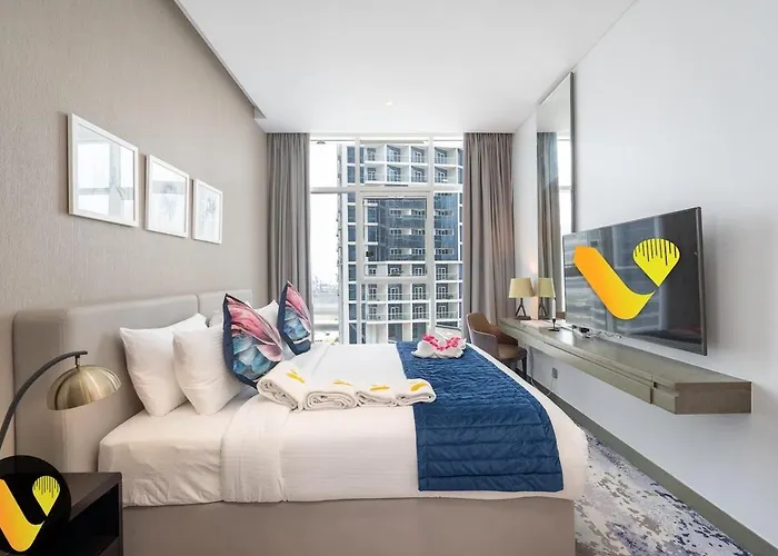 Vogue Damac Maison Prive, Pool & Canal Views, Spacious Kitchen Prime Business Bay Location, Near Downtown, Burj Khalifa & The Dubai Mall