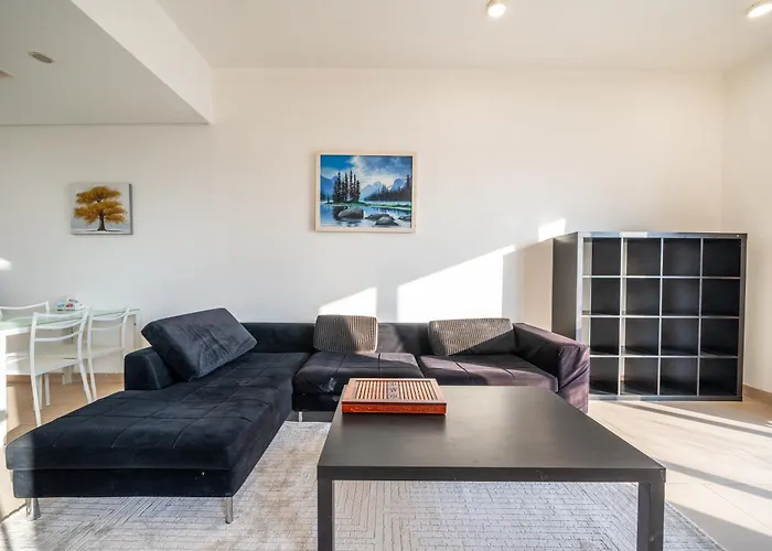 Elegant 3Br Sky Villa With Large Balcony And Yard