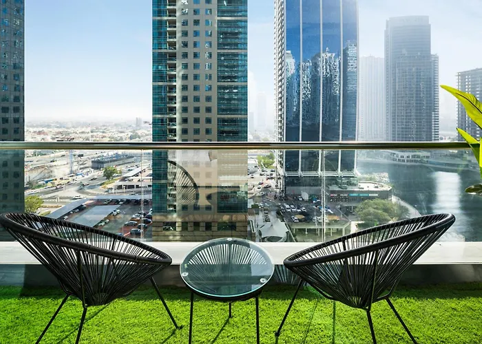 Modern Studio Apartment In Goldcrest Views
