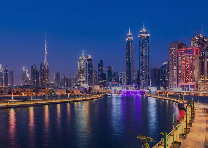 Fam Living Modern Stay In Canal Bay Scenic Views Near Dubai Hotspots