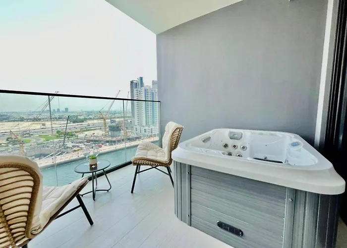 Canal-View Studio Jacuzzi Business Bay
