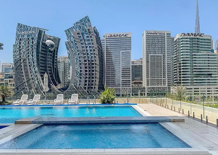 Luxurious Apartment With Burj Khalifa & Canal Views