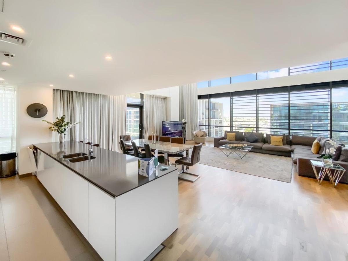 Fam Living Duplex - City Walk Apartment *