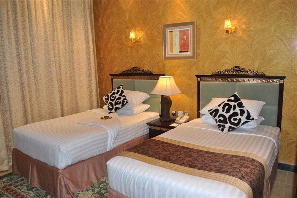 Hotel Golden Tulip Media 4*