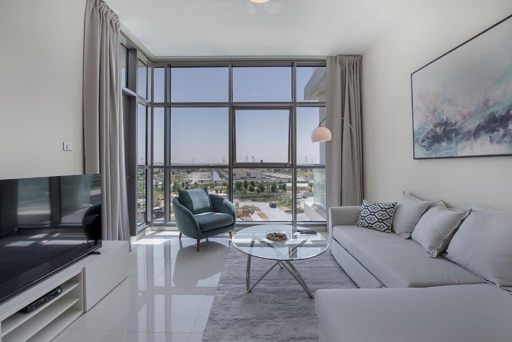 Bright And Spacious In Damac Hills Apartment *