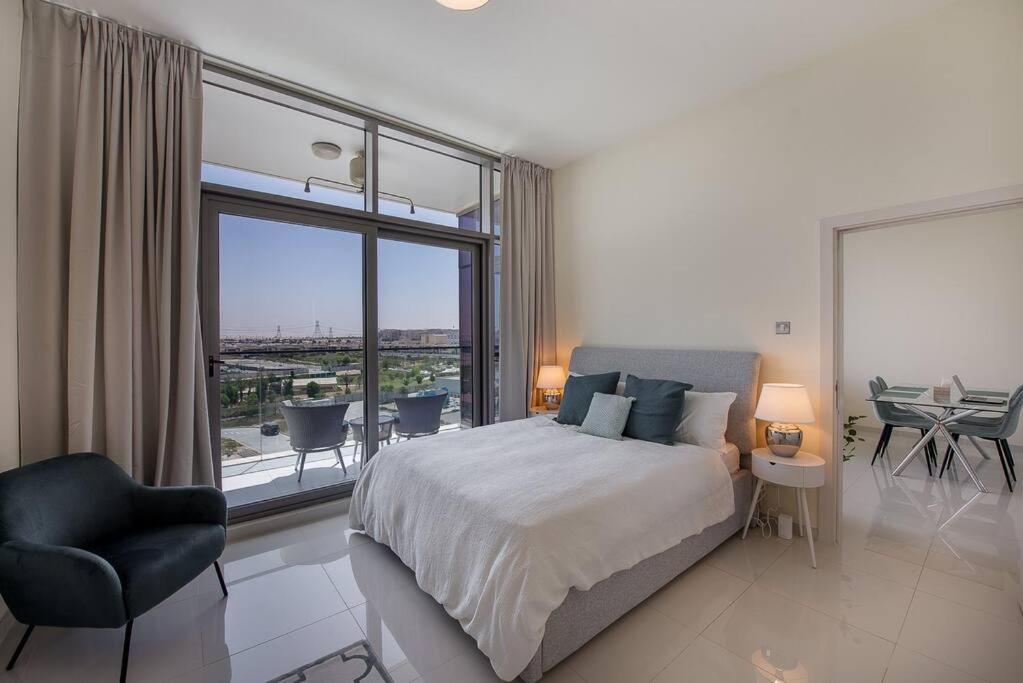 Bright And Spacious In Damac Hills Apartment