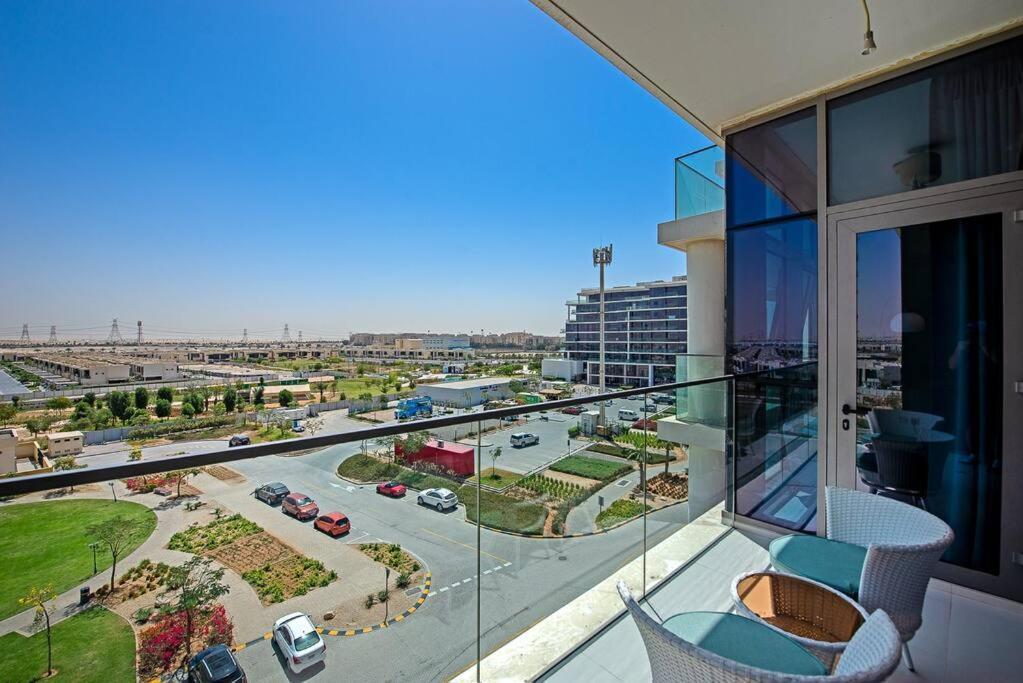 Bright And Spacious In Damac Hills Apartment