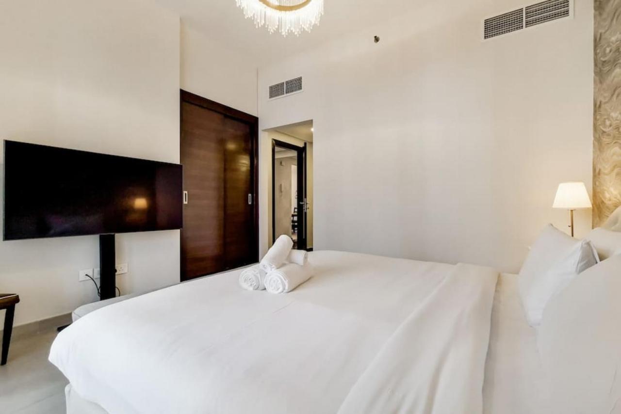 Vacationer I Sparkle 1 Bedroom I Marina Views I Steps Away From I Gym, Pool, Parking & Wi-fi Apartment