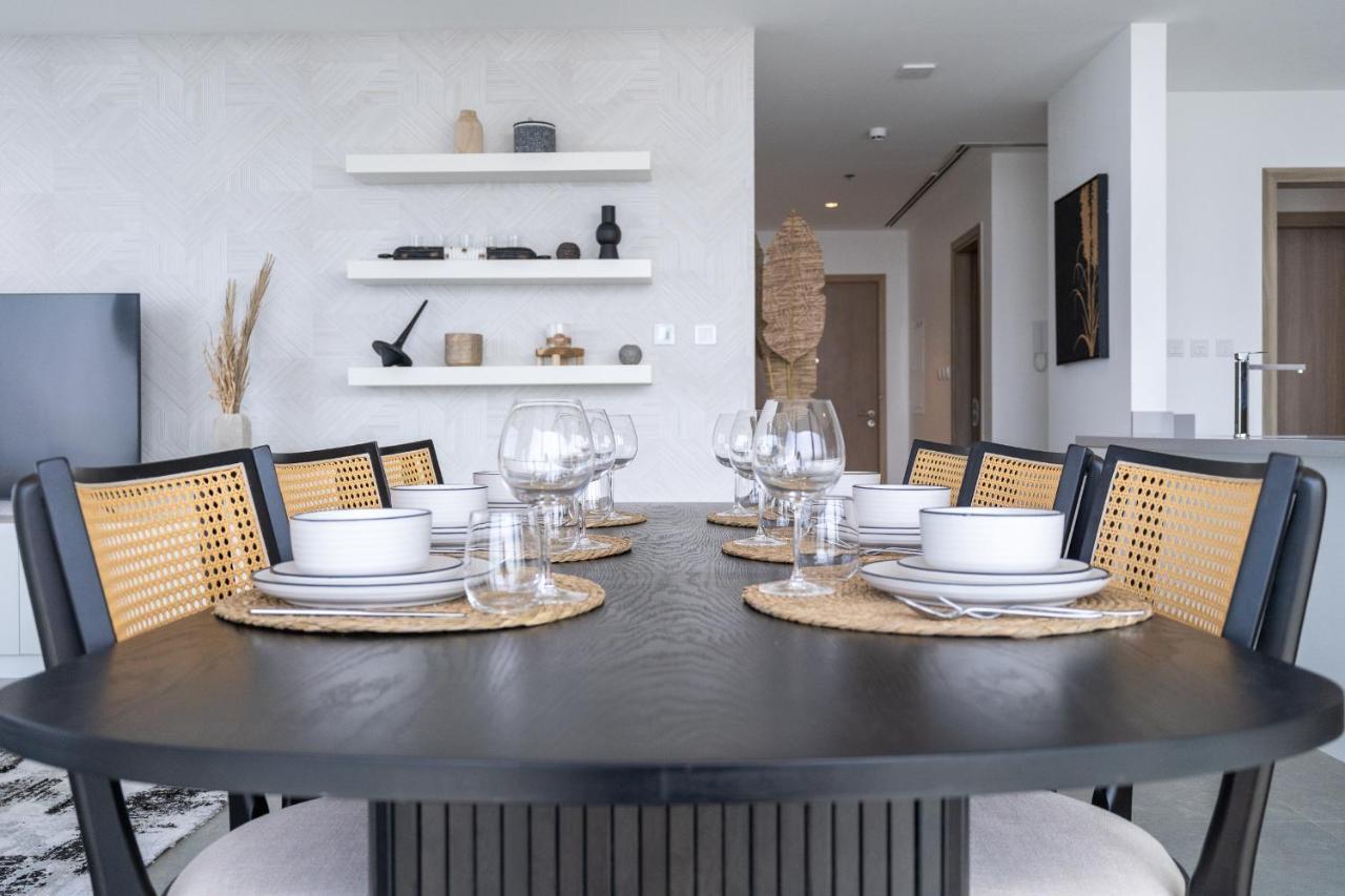 Urban Tropic 3 Bedroom With Full Sea View By Suiteable Interiors Apartment