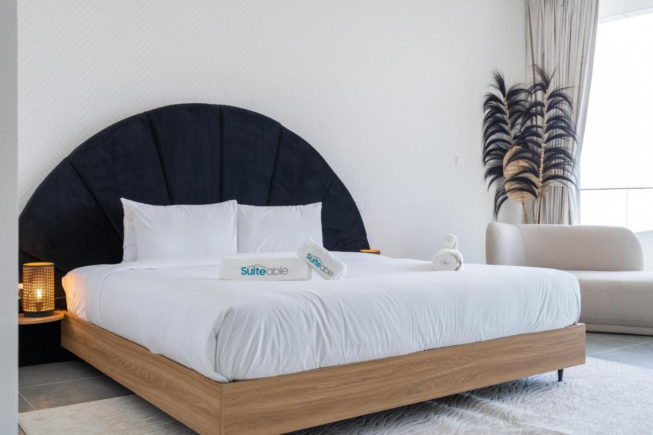 Urban Tropic 3 Bedroom With Full Sea View By Suiteable Interiors