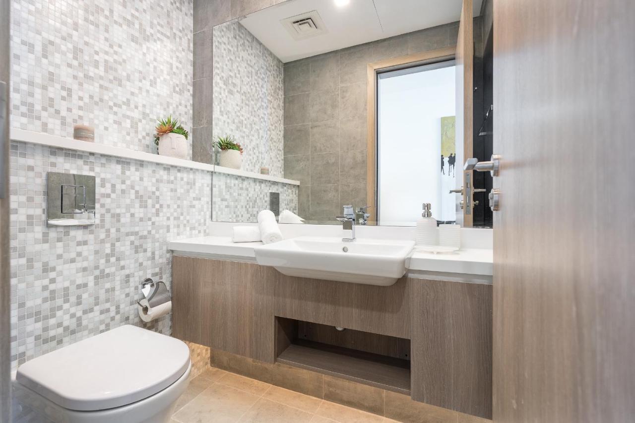Urban Tropic 3 Bedroom With Full Sea View By Suiteable Interiors