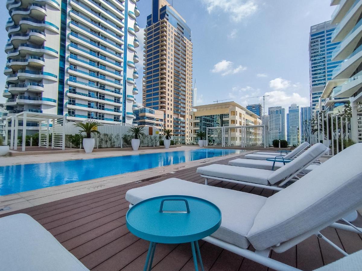 Urban Tropic 3 Bedroom With Full Sea View By Suiteable Interiors