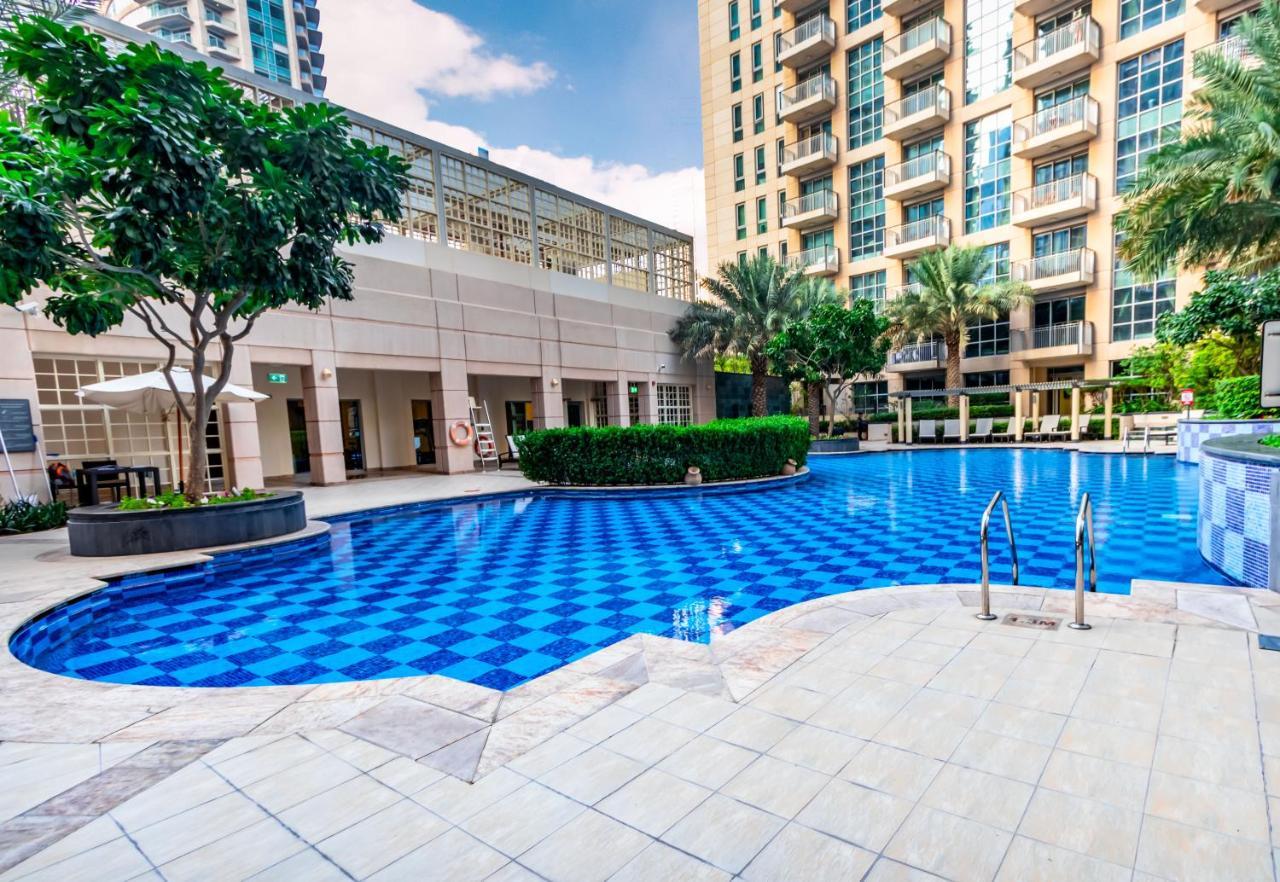 Apartment Captivating Arabian Sea & Burj Khalifa Views Dubai