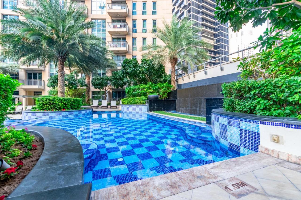 Captivating Arabian Sea & Burj Khalifa Views Apartment