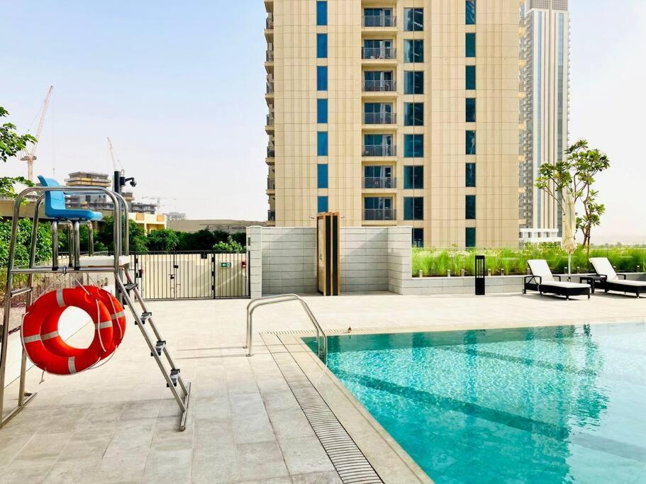 Elegant & Chic 2bedroom Balcony Creek Waterfront Apartment *