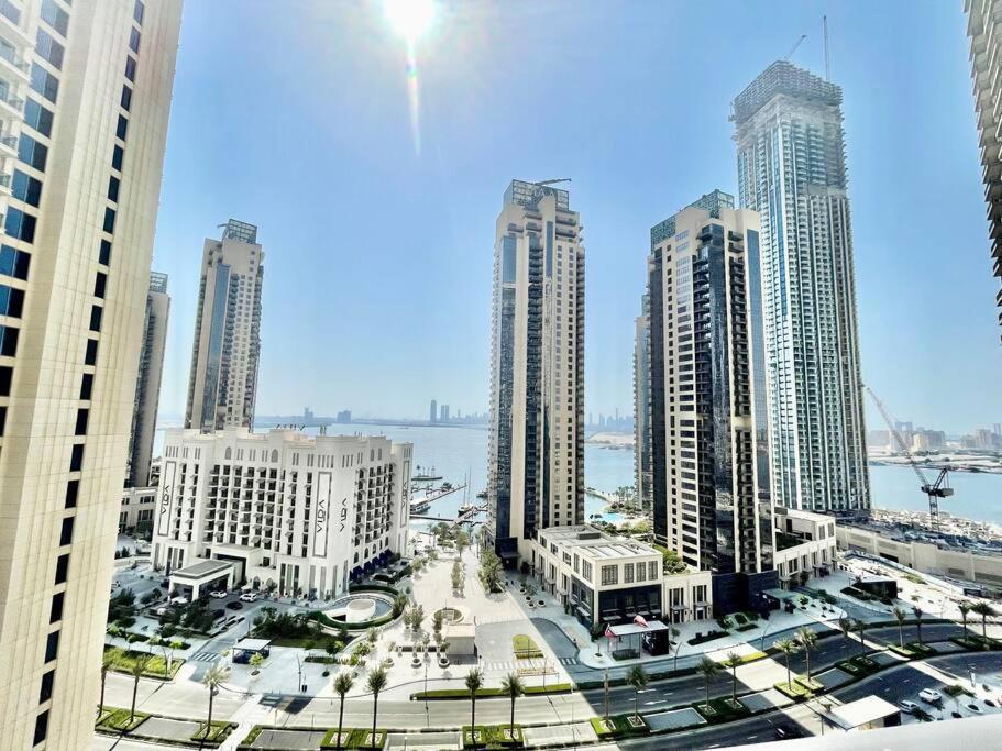 Elegant & Chic 2bedroom Balcony Creek Waterfront Apartment Dubai