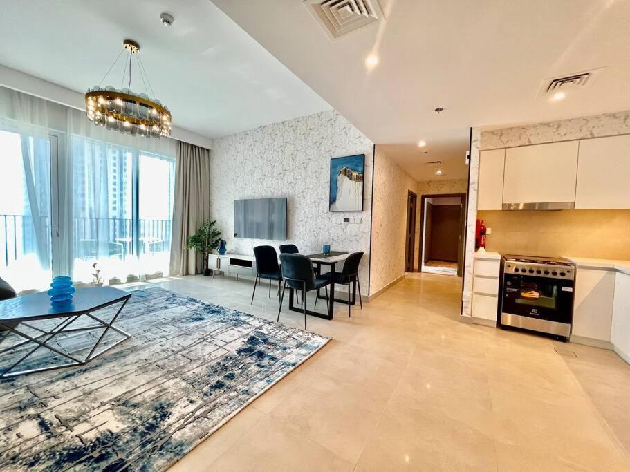 Apartment Elegant & Chic 2bedroom Balcony Creek Waterfront Dubai